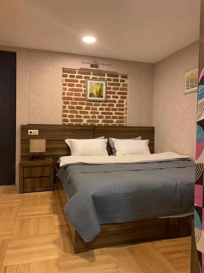 12 Maksim Gorki Street Appartamento Tbilisi Esterno foto